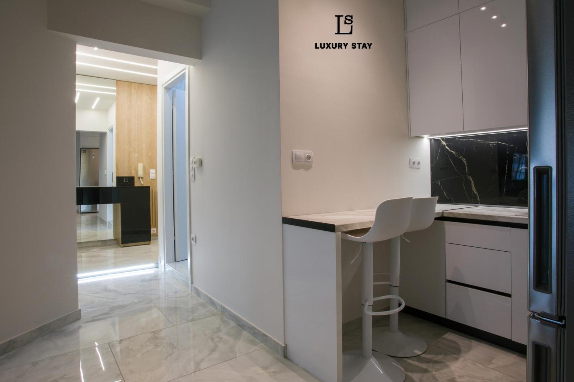 Luxury Apartment *