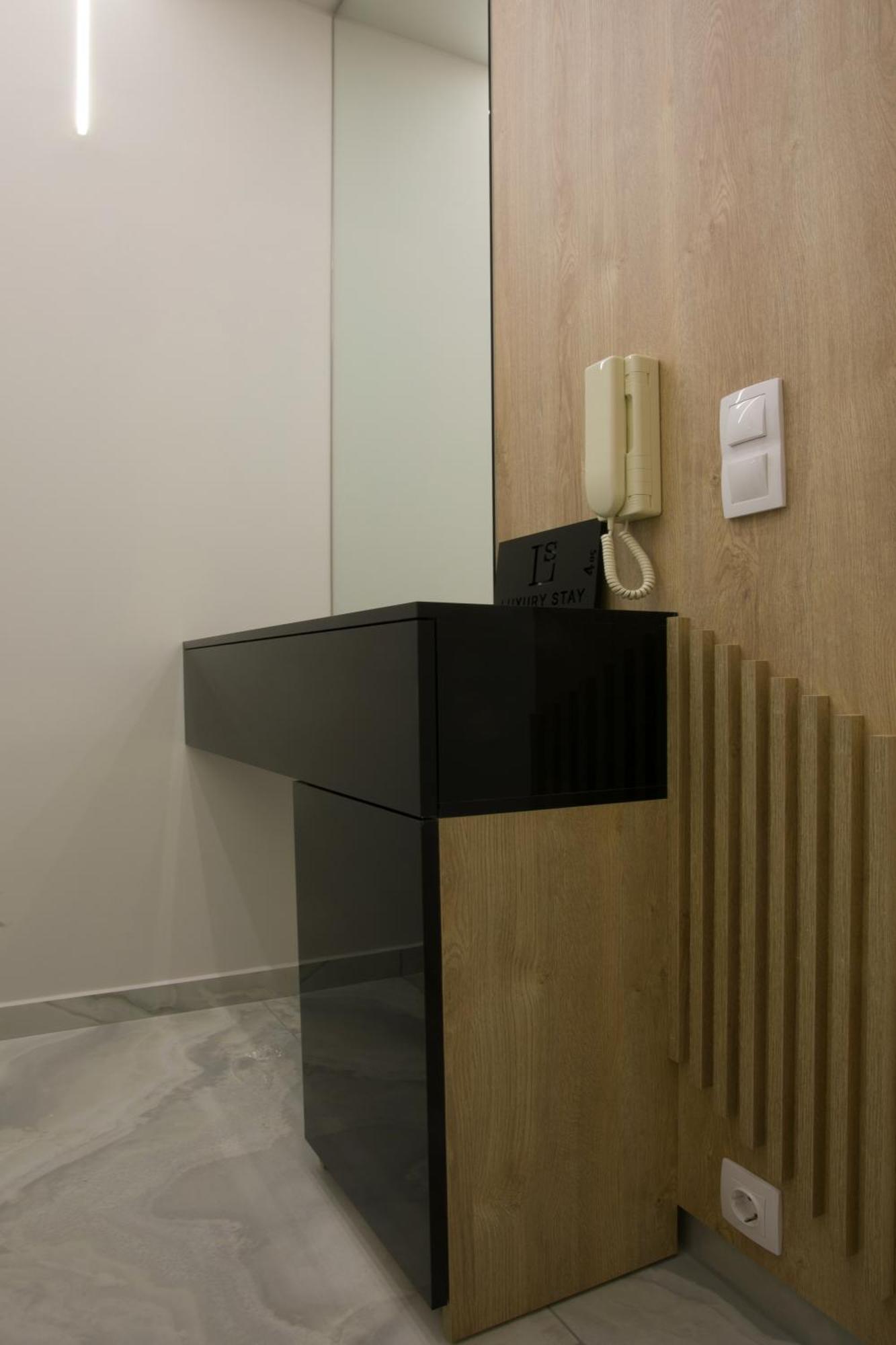 Luxury Apartment *